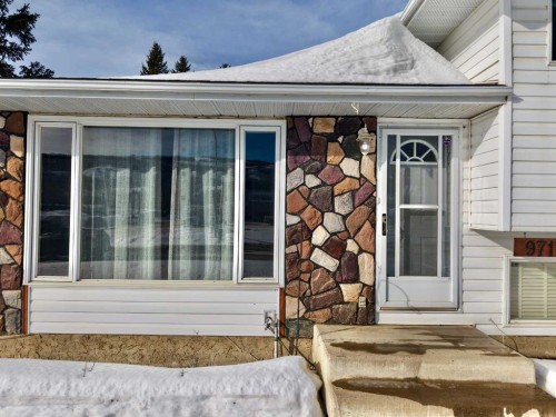 9714 77 Avenue, Peace River, AB - Outdoor