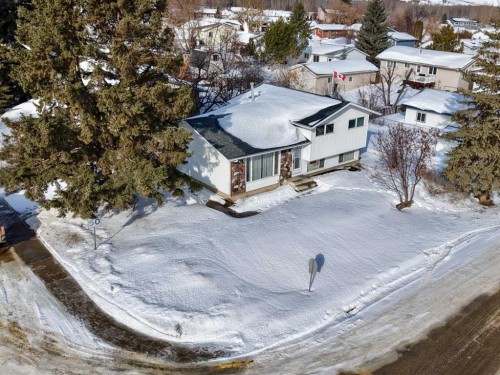 9714 77 Avenue, Peace River, AB - Outdoor