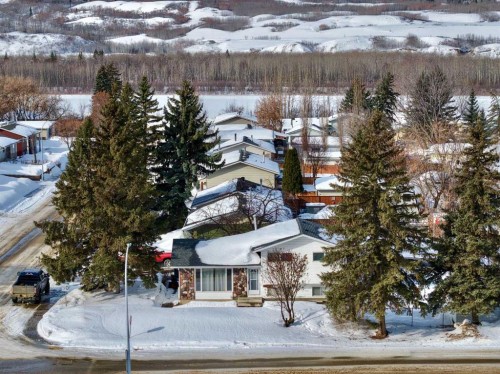 9714 77 Avenue, Peace River, AB - Outdoor