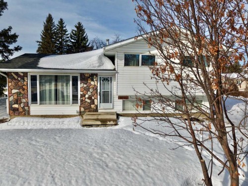 9714 77 Avenue, Peace River, AB - Outdoor