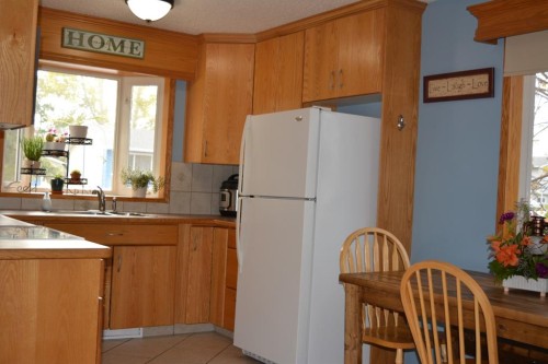 9714 77 Avenue, Peace River, AB - Indoor Photo Showing Kitchen With Double Sink