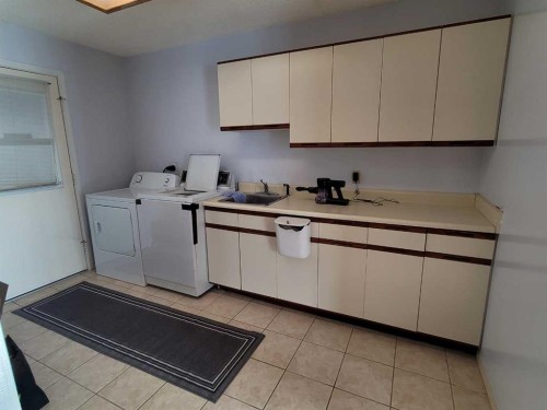 7110 99A Street, Peace River, AB - Indoor Photo Showing Laundry Room