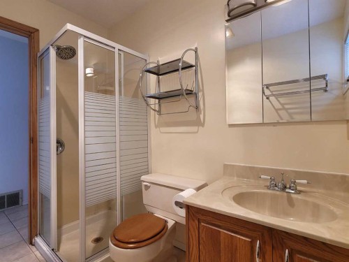7110 99A Street, Peace River, AB - Indoor Photo Showing Bathroom