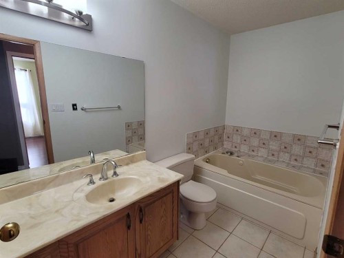 7110 99A Street, Peace River, AB - Indoor Photo Showing Bathroom