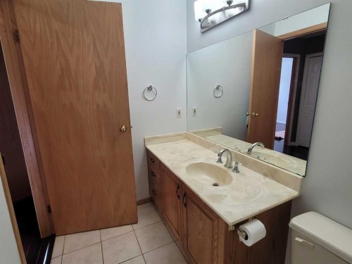 7110 99A Street, Peace River, AB - Indoor Photo Showing Bathroom