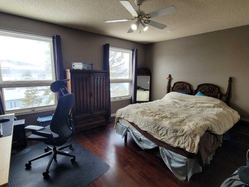 7110 99A Street, Peace River, AB - Indoor Photo Showing Bedroom