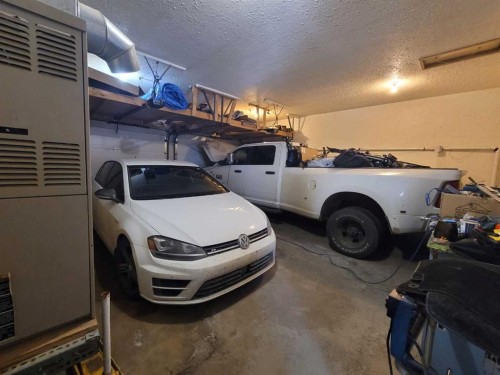7110 99A Street, Peace River, AB - Indoor Photo Showing Garage