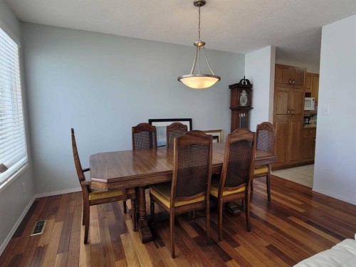 7110 99A Street, Peace River, AB - Indoor Photo Showing Dining Room
