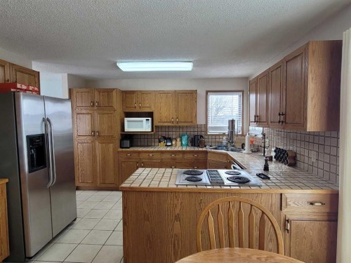7110 99A Street, Peace River, AB - Indoor Photo Showing Kitchen With Double Sink