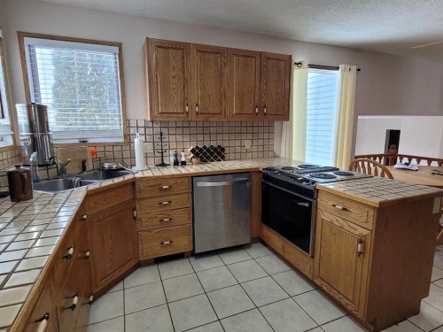 7110 99A Street, Peace River, AB - Indoor Photo Showing Kitchen With Double Sink