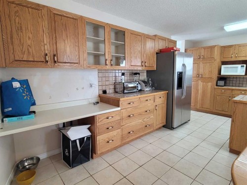 7110 99A Street, Peace River, AB - Indoor Photo Showing Kitchen
