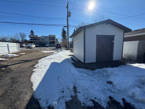 816 5Th Avenue, Beaverlodge, AB - Outdoor