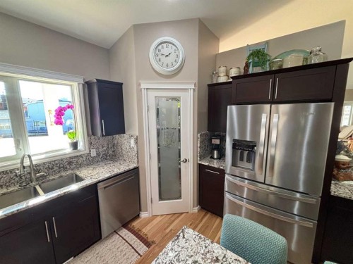 11111 99 Street, Peace River, AB - Indoor Photo Showing Kitchen With Stainless Steel Kitchen
