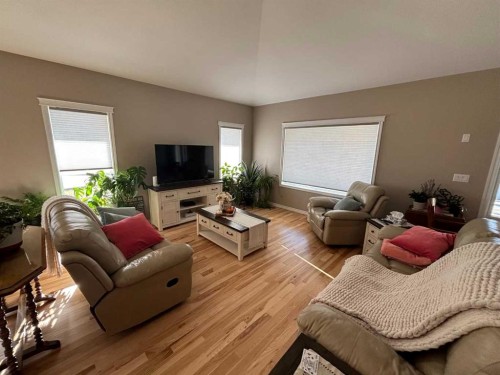 11111 99 Street, Peace River, AB - Indoor Photo Showing Living Room