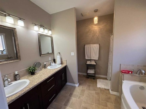 11111 99 Street, Peace River, AB - Indoor Photo Showing Bathroom