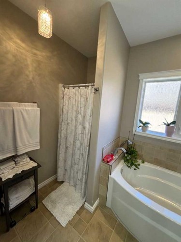 11111 99 Street, Peace River, AB - Indoor Photo Showing Bathroom