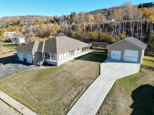 11111 99 Street, Peace River, AB - Outdoor