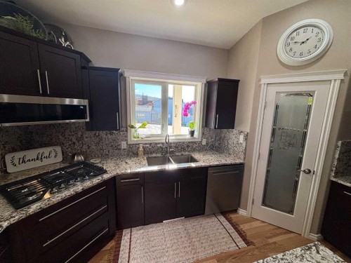 11111 99 Street, Peace River, AB - Indoor Photo Showing Kitchen