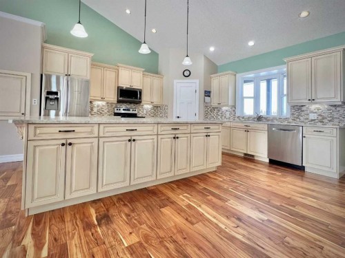 36-1049 Alberta Avenue, Debolt, AB - Indoor Photo Showing Kitchen With Upgraded Kitchen