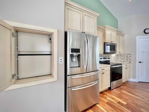 36-1049 Alberta Avenue, Debolt, AB - Indoor Photo Showing Kitchen