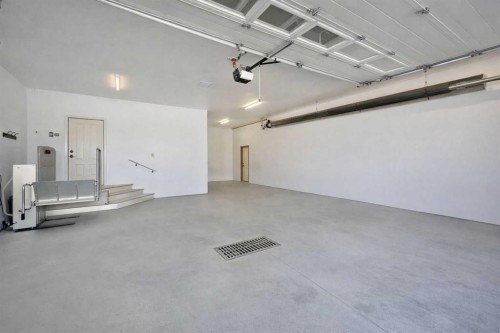 36-1049 Alberta Avenue, Debolt, AB - Indoor Photo Showing Garage