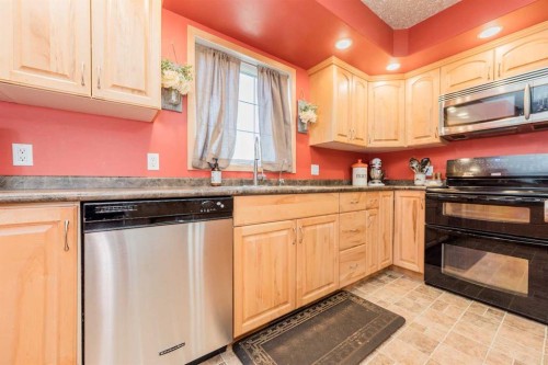 734082B Range Road 51, Sexsmith, AB - Indoor Photo Showing Kitchen