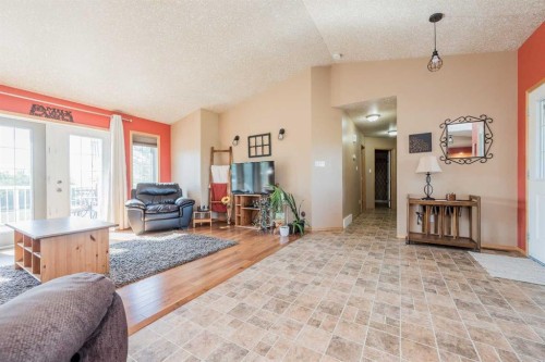 734082B Range Road 51, Sexsmith, AB - Indoor Photo Showing Living Room