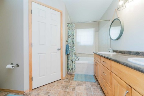 734082B Range Road 51, Sexsmith, AB - Indoor Photo Showing Bathroom