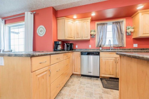 734082B Range Road 51, Sexsmith, AB - Indoor Photo Showing Kitchen