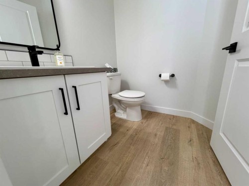 8570 72 Avenue, Grande Prairie, AB - Indoor Photo Showing Bathroom