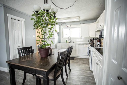 10011 100 Street, High Level, AB - Indoor Photo Showing Dining Room