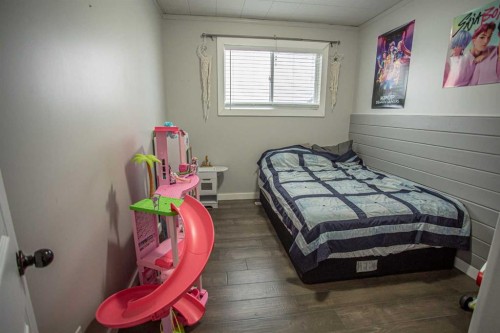 10011 100 Street, High Level, AB - Indoor Photo Showing Bedroom
