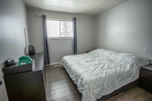 10011 100 Street, High Level, AB - Indoor Photo Showing Bedroom