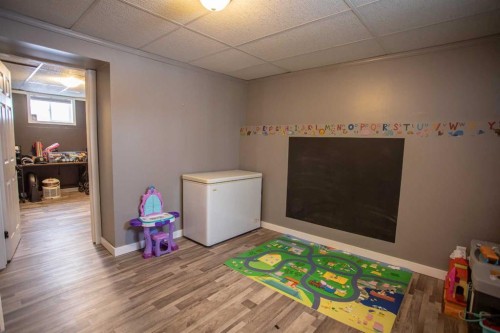 10011 100 Street, High Level, AB - Indoor Photo Showing Other Room