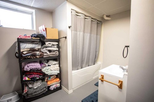 10011 100 Street, High Level, AB - Indoor