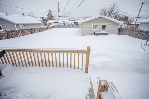 10011 100 Street, High Level, AB - Outdoor