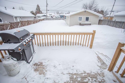 10011 100 Street, High Level, AB - Outdoor