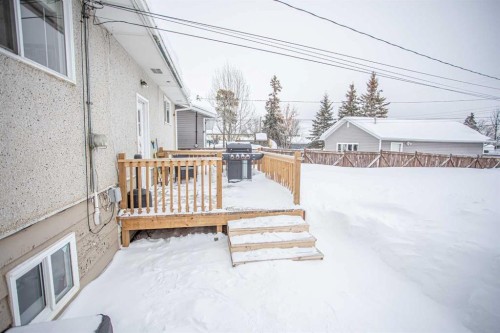 10011 100 Street, High Level, AB - Outdoor With Deck Patio Veranda With Exterior
