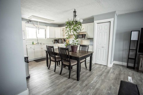10011 100 Street, High Level, AB - Indoor Photo Showing Dining Room