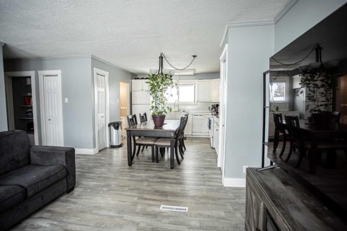 10011 100 Street, High Level, AB - Indoor