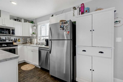 9515B 112 Avenue, Clairmont, AB - Indoor Photo Showing Kitchen With Stainless Steel Kitchen