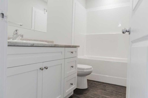 9515B 112 Avenue, Clairmont, AB - Indoor Photo Showing Bathroom