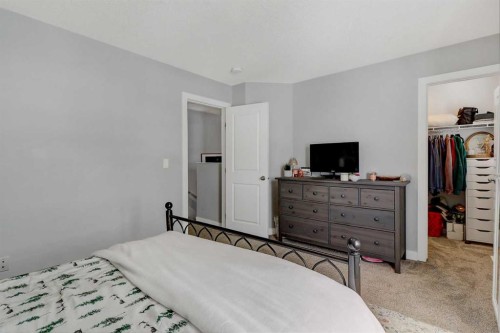 9515B 112 Avenue, Clairmont, AB - Indoor Photo Showing Bedroom