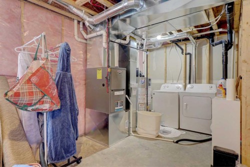 9515B 112 Avenue, Clairmont, AB - Indoor Photo Showing Laundry Room