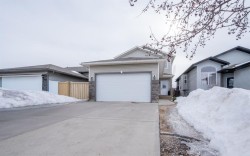 8905 71 Avenue  Grande Prairie, AB T8X 0E1
