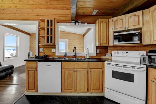 730080 Range Road 32, Teepee Creek, AB - Indoor Photo Showing Kitchen With Double Sink