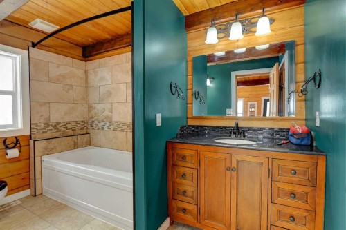 730080 Range Road 32, Teepee Creek, AB - Indoor Photo Showing Bathroom