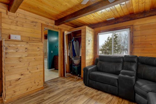 730080 Range Road 32, Teepee Creek, AB - Indoor Photo Showing Living Room