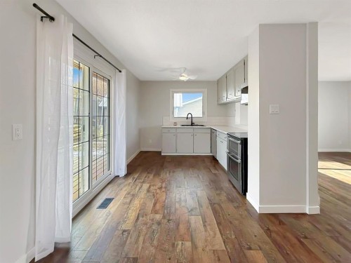 10250 97Th Avenue, Grande Cache, AB - Indoor Photo Showing Kitchen