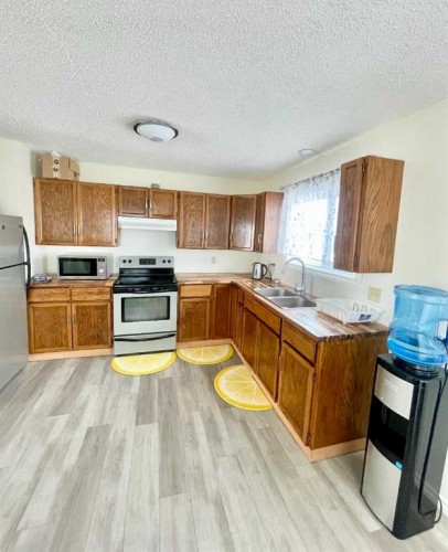 116 Central Avenue Nw, Falher, AB - Indoor Photo Showing Kitchen With Double Sink